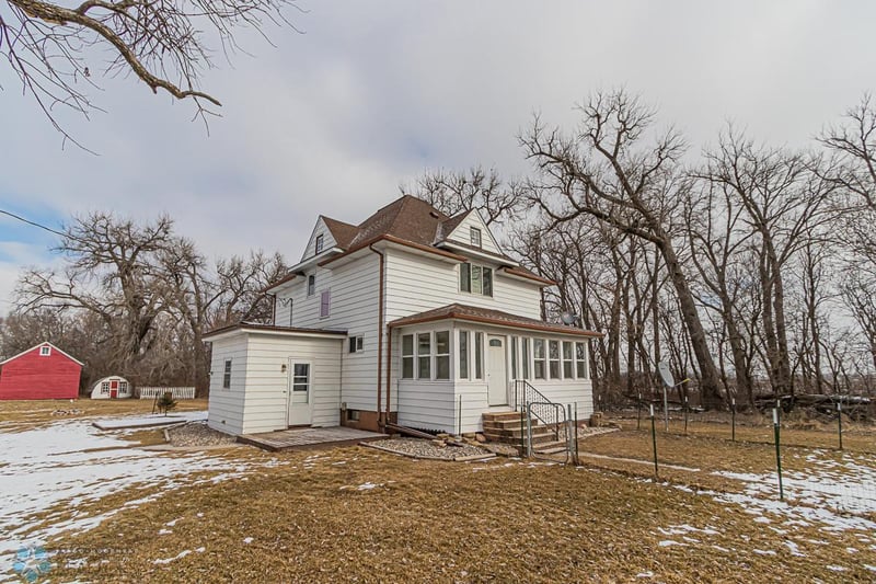 9448 120th Ave S, Sabin, MN 56580