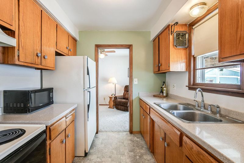 809 9th St W, Hastings, MN 55033