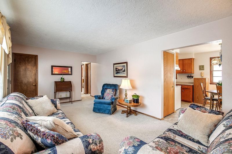 809 9th St W, Hastings, MN 55033
