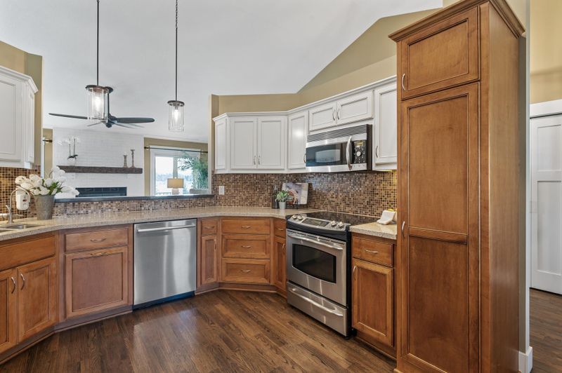11471 70th Pl N, Maple Grove, MN 55369