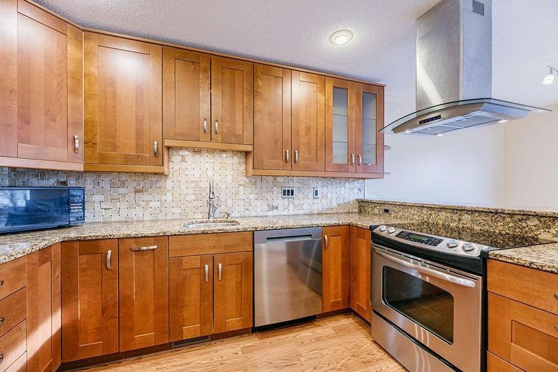 8383 Lower 138th Ct #8383, Apple Valley, MN 55124