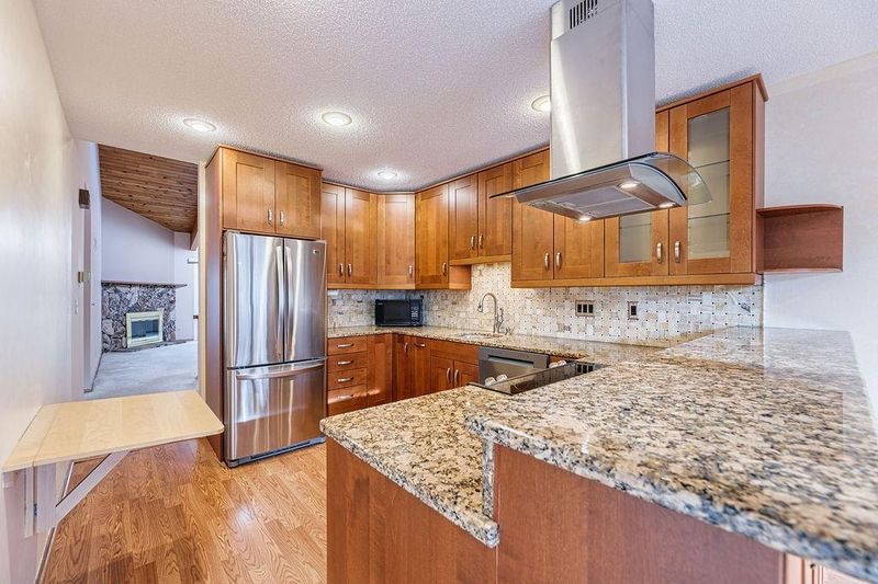 8383 Lower 138th Ct #8383, Apple Valley, MN 55124