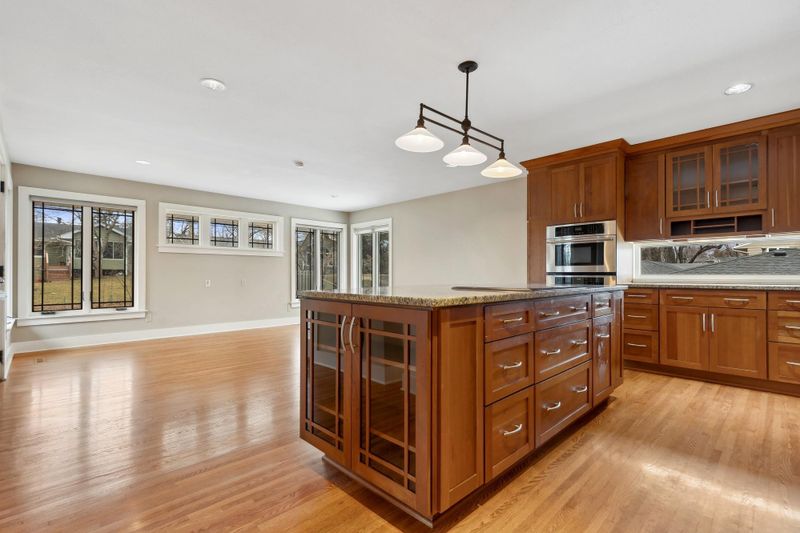 7116 Heatherton Trl, Edina, MN 55435