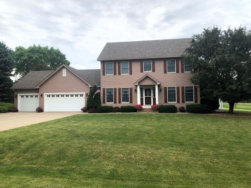 148 Fairway Dr, Mankato, MN 56001