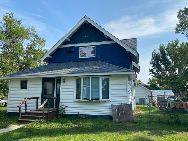 125 W 5th St, Cyrus, MN 56323