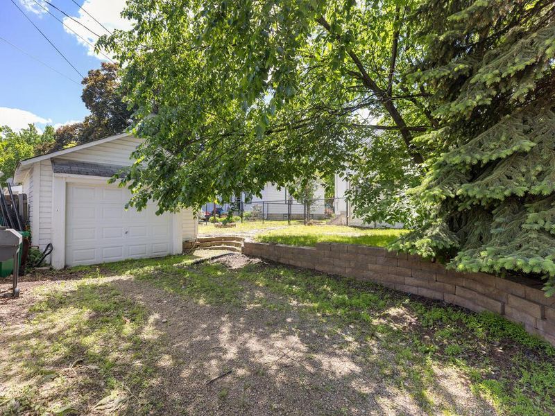 4404 Queen Ave N, Minneapolis, MN 55412