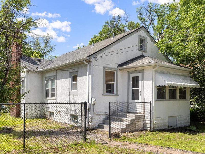 4404 Queen Ave N, Minneapolis, MN 55412