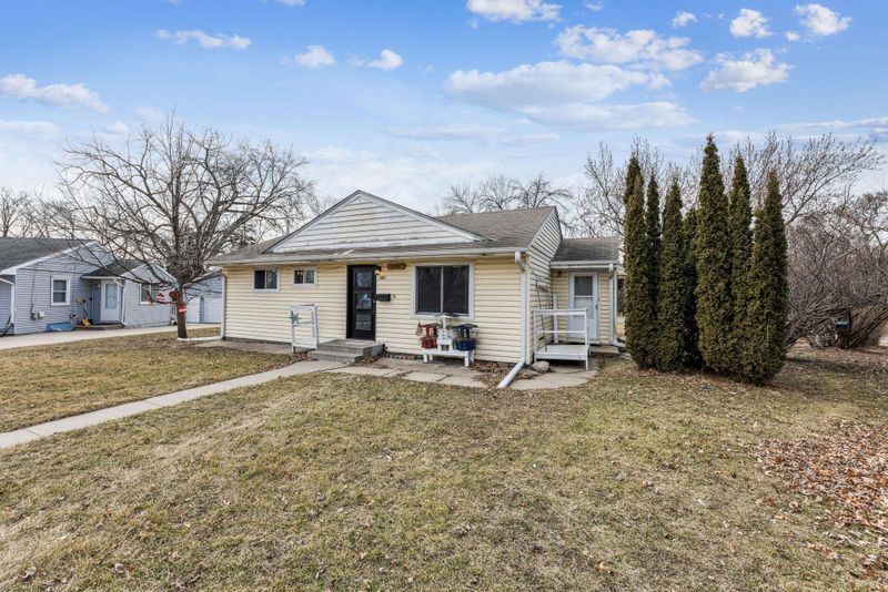 5801 Rhode Island Ave N, Crystal, MN 55428