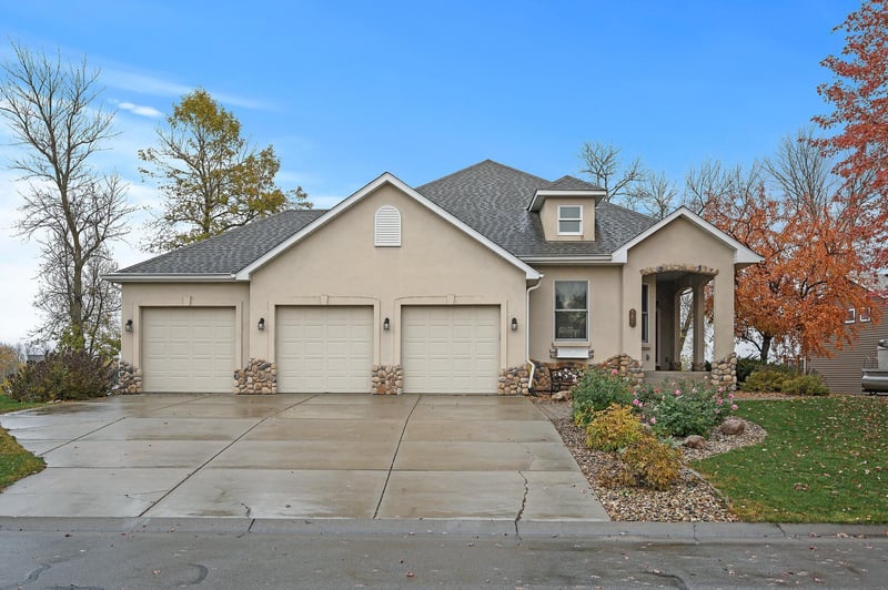 151 Dutch Lake Trl, Howard Lake, MN 55349