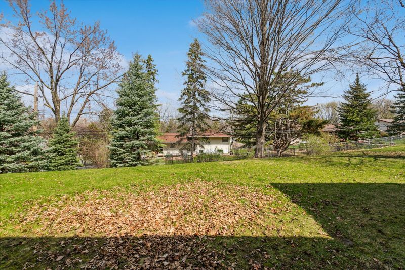 1033 Arbogast St, Shoreview, MN 55126