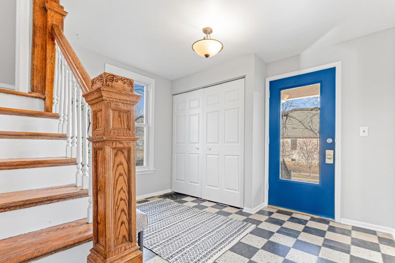 921 Cromwell Ave, Saint Paul, MN 55114