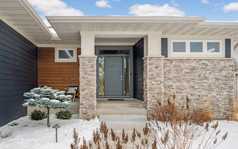 386 Riverside Cir, Anoka, MN 55303