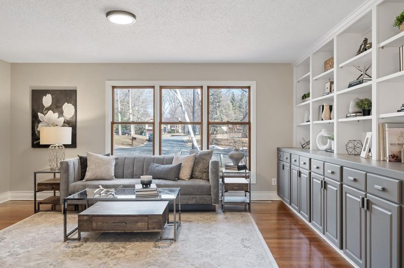 2875 Pheasant Cir, Mound, MN 55364