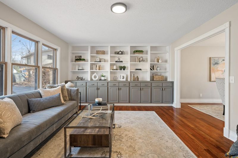 2875 Pheasant Cir, Mound, MN 55364