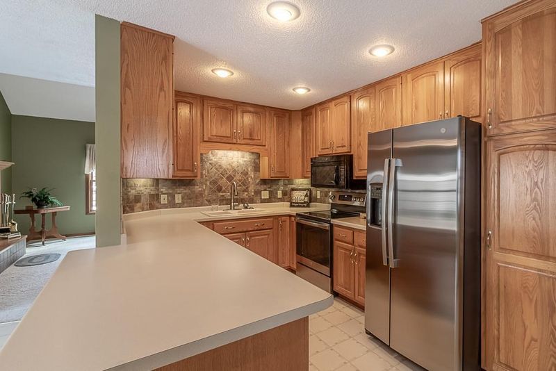 51 Cree Point Dr, Mankato, MN 56001