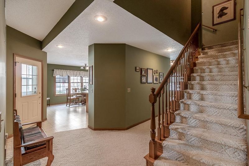 51 Cree Point Dr, Mankato, MN 56001