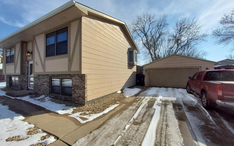 207 Willow Dr SW, Saint Michael, MN 55376
