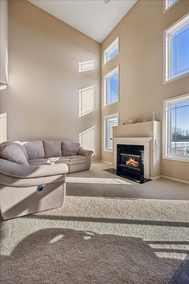 2767 Spy Glass Dr, Chaska, MN 55318