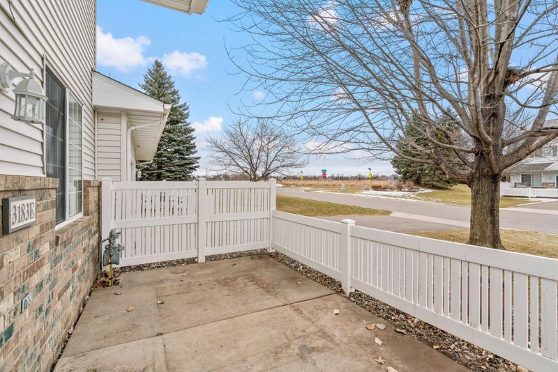 3183 Juniper Ln #E, Woodbury, MN 55125