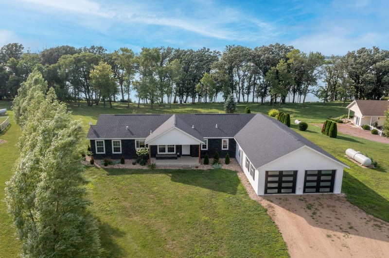 7 Schafer Shore Dr, Sherburn, MN 56171