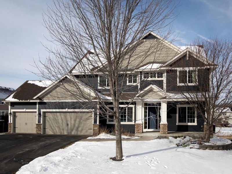 2124 Halli Rd, Shakopee, MN 55379