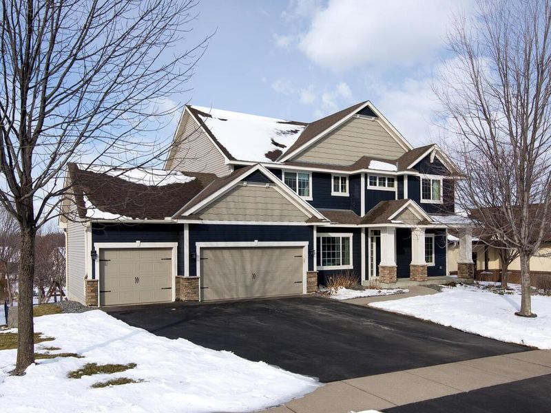 2124 Halli Rd, Shakopee, MN 55379