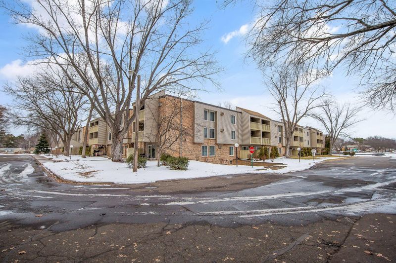 4045 Hodgson Rd #302, Shoreview, MN 55126
