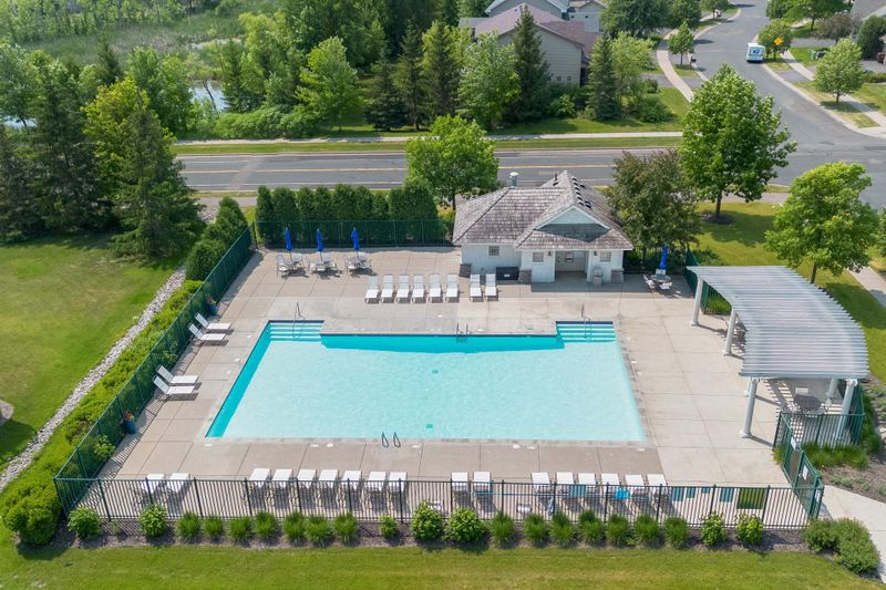 6232 Urbandale Ln N, Maple Grove, MN 55311