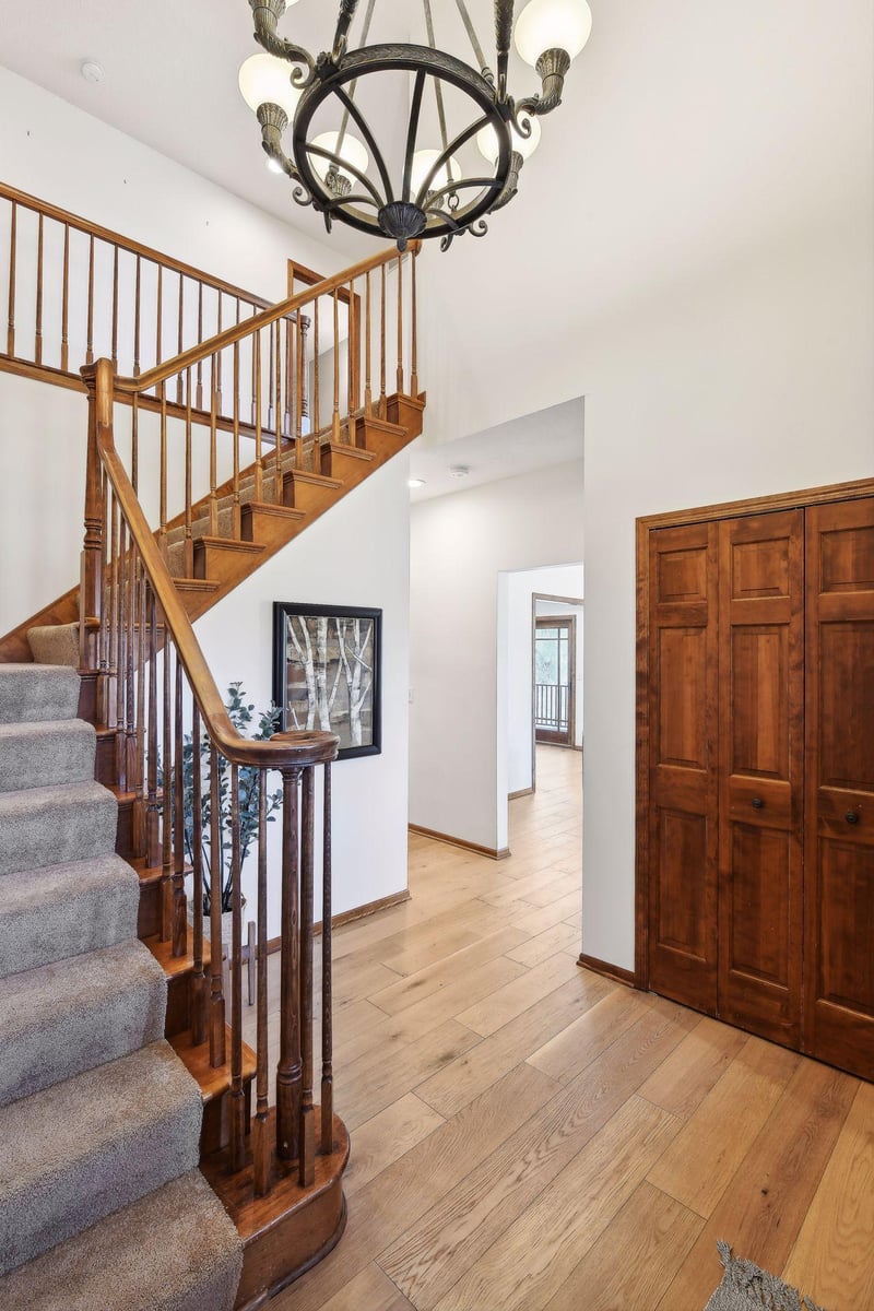 2249 Kenwood Ct, Maplewood, MN 55117