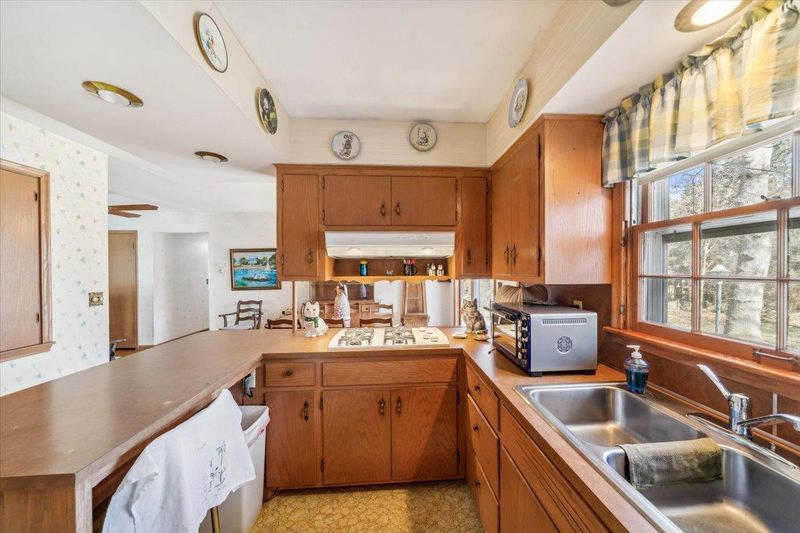 6305 Warren Ave S, Edina, MN 55439