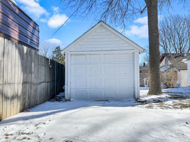 607 E 2nd St, Fairmont, MN 56031