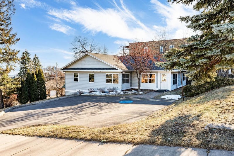 4 W 5th St, Duluth, MN 55806