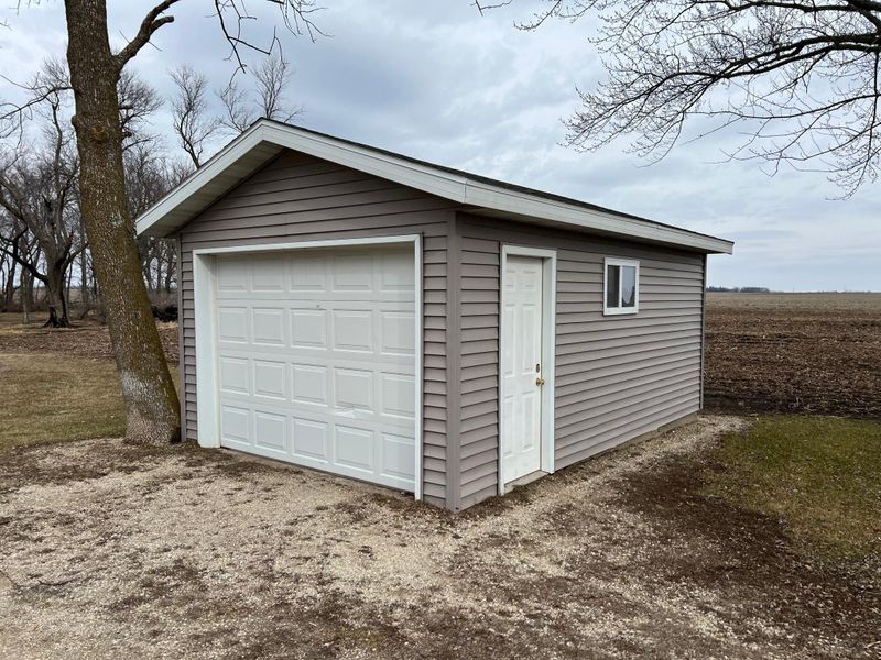 21060 575th Ave, Austin, MN 55912