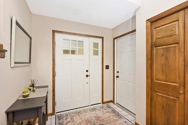 7133 Rice Lake Ln, Lino Lakes, MN 55014