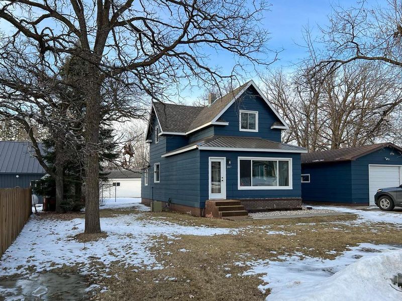 207 Cleveland Ave W, Karlstad, MN 56732