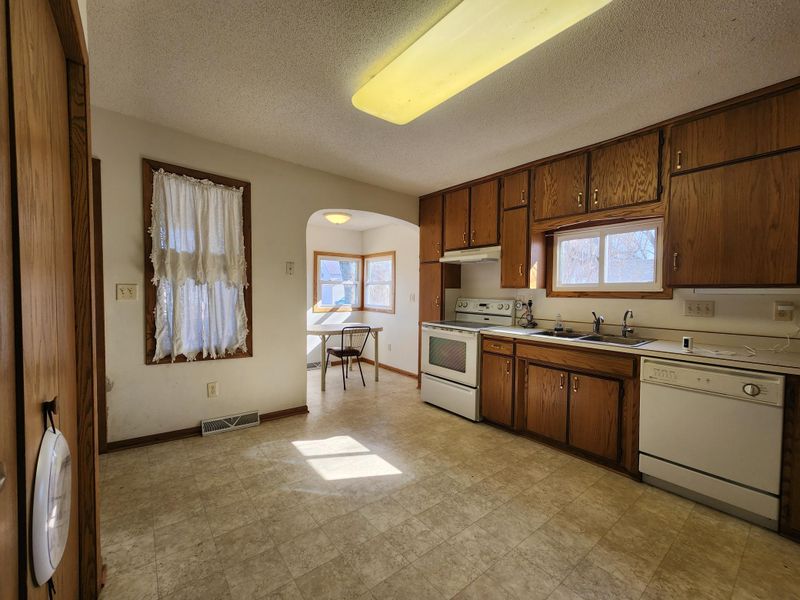 240 Bowman St, Stewart, MN 55385