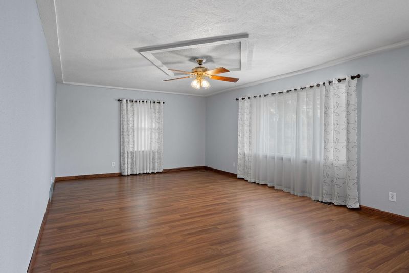 824 E University St, Owatonna, MN 55060