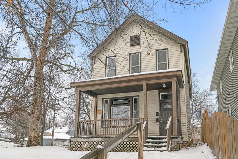 998 Bush Ave, Saint Paul, MN 55106
