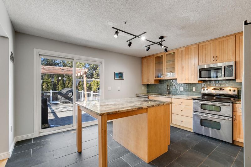 4425 College Heights Cir, Bloomington, MN 55437