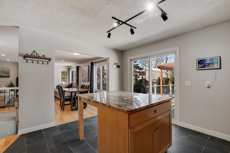 4425 College Heights Cir, Bloomington, MN 55437