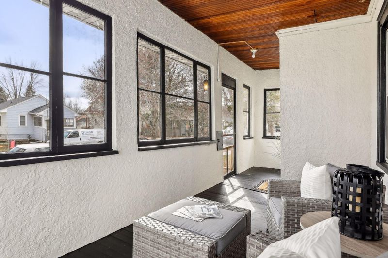 991 Armstrong Ave, Saint Paul, MN 55102