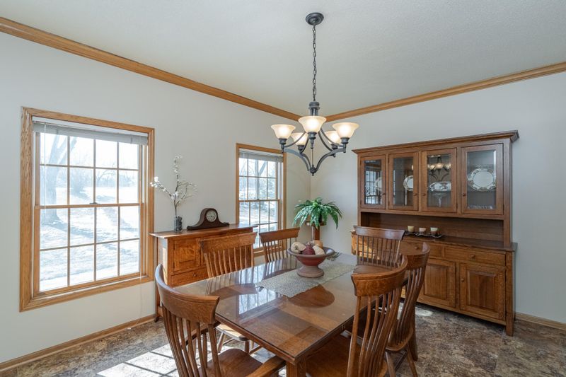 715 Shenandoah Ln NW, Rochester, MN 55901