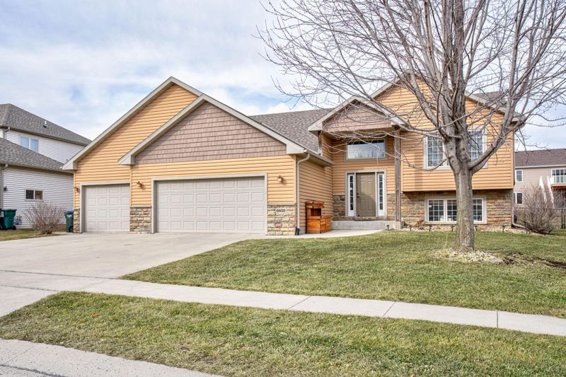 6400 Shetland Dr NW, Rochester, MN 55901