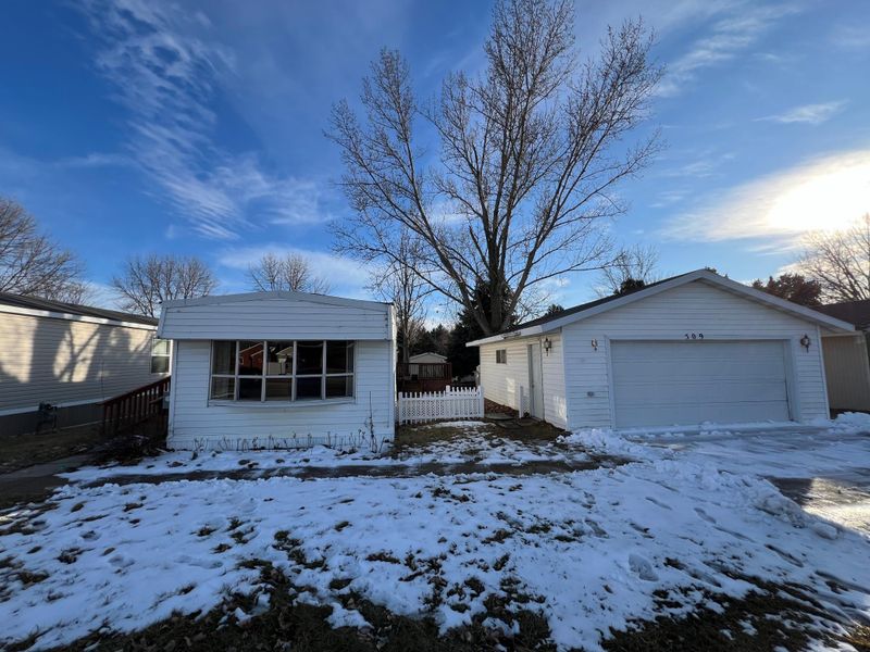 509 30th St NW, Faribault, MN 55021