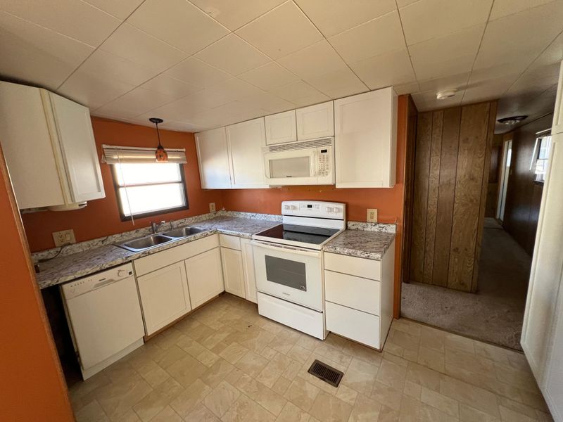 509 30th St NW, Faribault, MN 55021