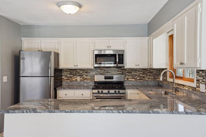 5982 Saint Albans St N, Shoreview, MN 55126