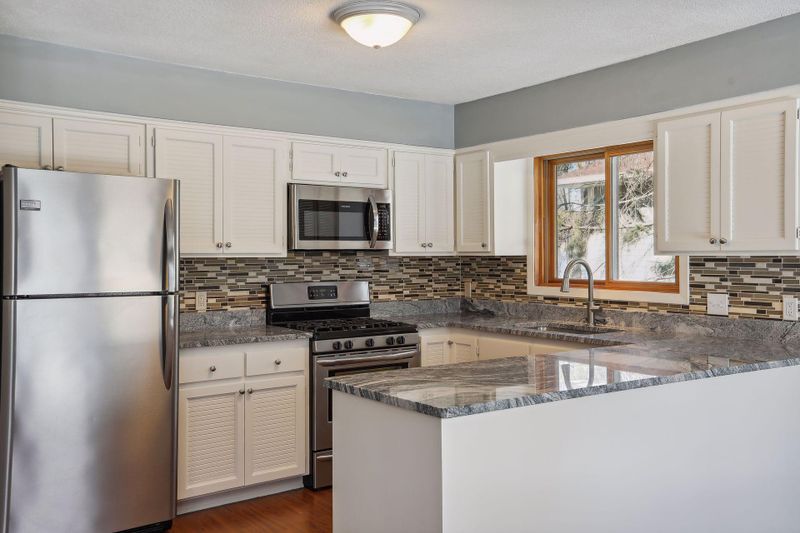 5982 Saint Albans St N, Shoreview, MN 55126