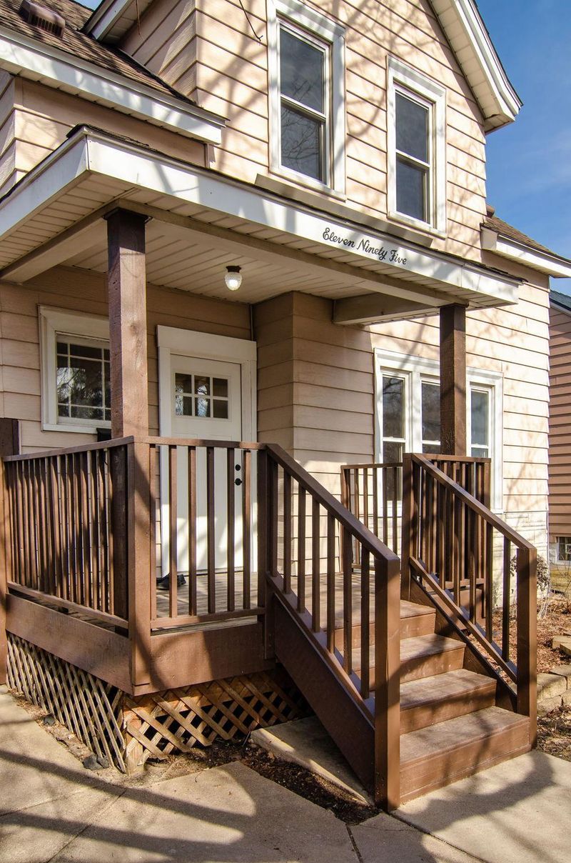 1195 Thomas Ave, Saint Paul, MN 55104