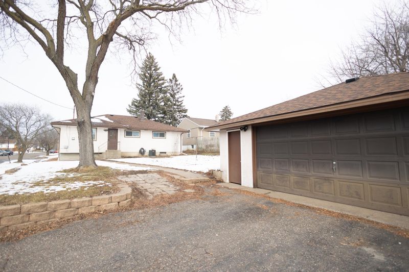 1720 Hyacinth Ave E, Saint Paul, MN 55106