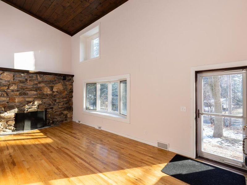 9650 Franlo Rd, Eden Prairie, MN 55347